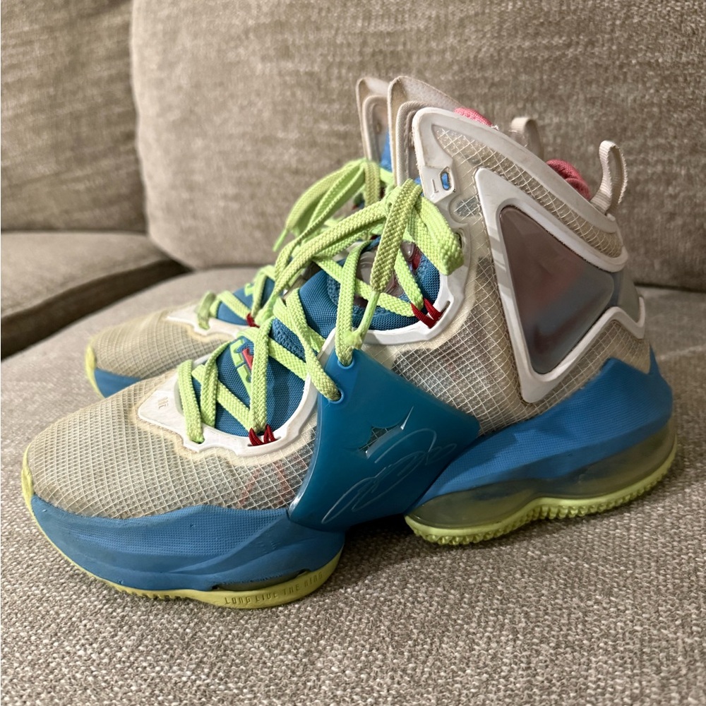 Nike LeBron 19 ‘Christmas’ Polarized Blue - 6Y (Women’s 7.5)
